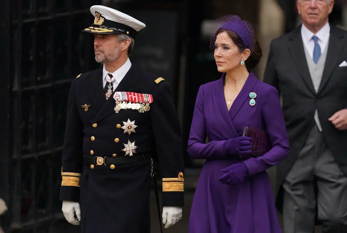 Il Principe ereditario e la Principessa ereditaria di Danimarca partecipano all'incoronazione di Re Carlo III e della Regina Camilla del Regno Unito presso Westminster Abbey a Londra il 6 maggio 2023 (Jacob King/PA Images/Alamy)