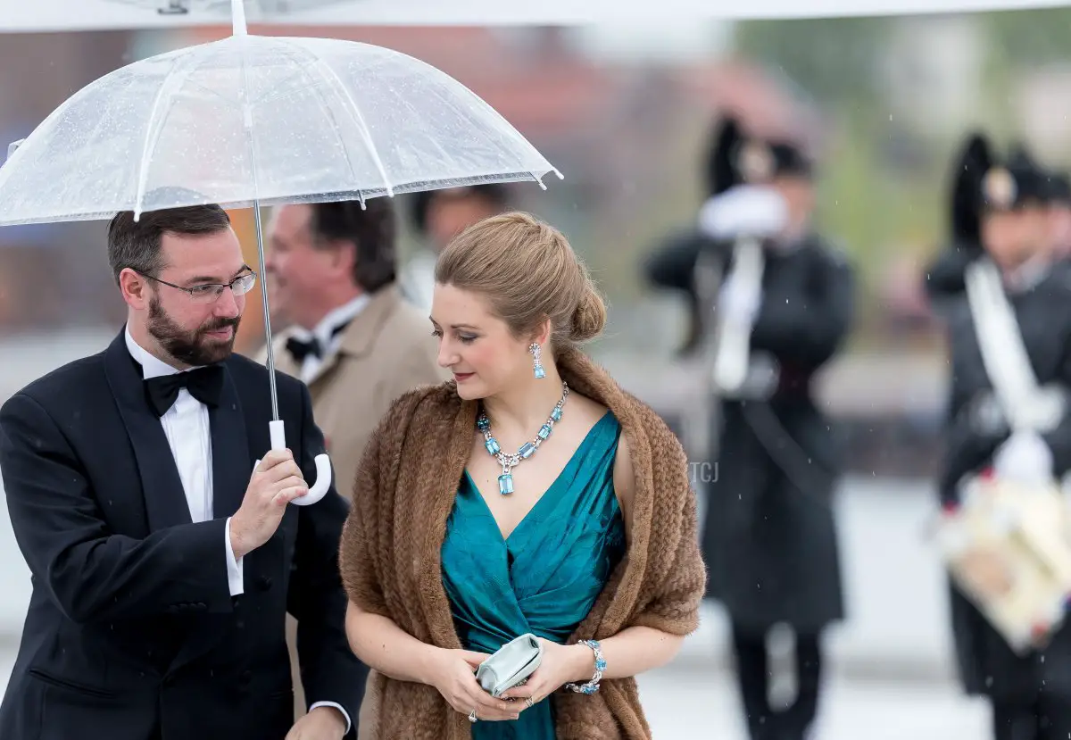 Il Principe Guillaume di Lussemburgo e la Principessa Stéphanie di Lussemburgo arrivano all'Opera di Oslo in occasione della celebrazione degli 80 anni del Re Harald e della regina Sonja di Norvegia, il 10 maggio 2017.