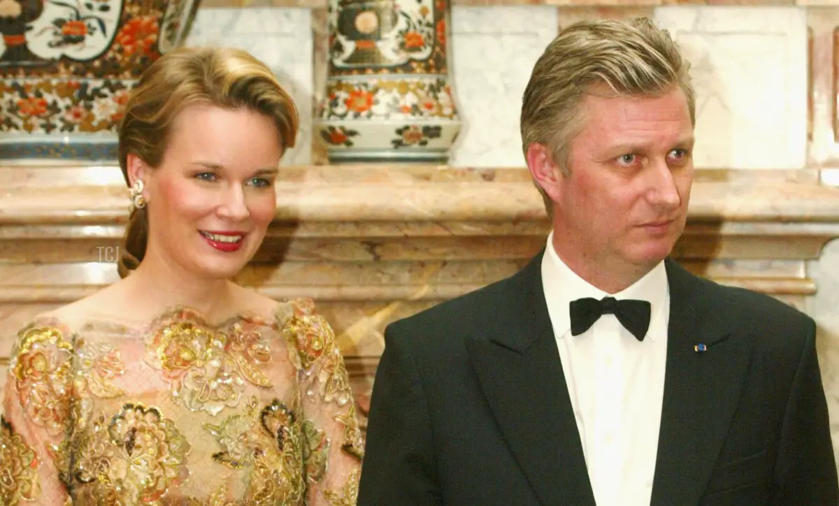 La nobiltà belga, la Principessa Mathilde e il Principe Philippe, partecipano a una cena di gala per il Presidente della Repubblica Ellenica, Constantinos Stephanopoulos, al Castello Reale il 1 febbraio 2005 a Laeken, Belgio