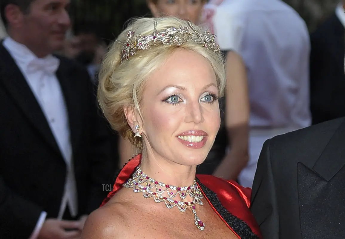 La moglie del Principe Carlo di Borbone delle Due Sicilie, Camilla Cruciani, arriva a una cena alle terrazze dell'Opera dopo la cerimonia nuziale religiosa della Principessa Charlene di Monaco e del Principe Alberto II di Monaco il 2 luglio 2011 a Monaco