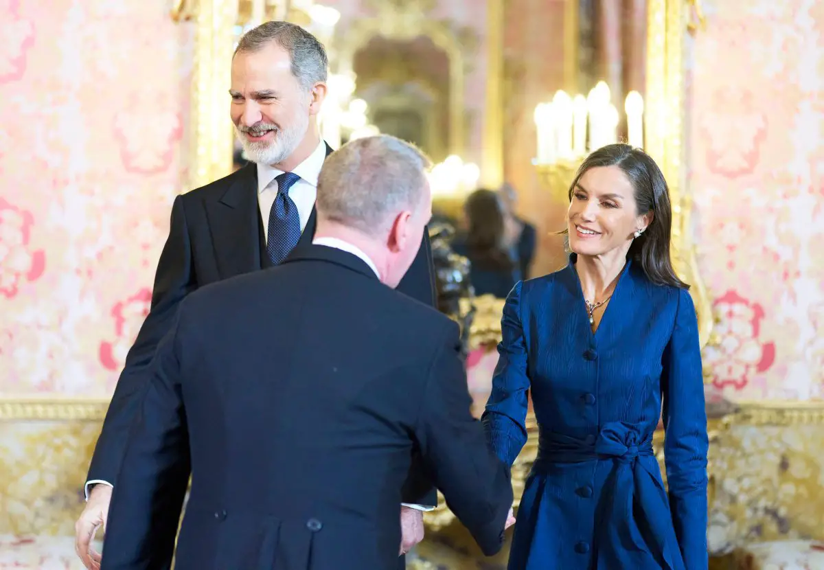 Il Re e la Regina di Spagna ricevono gli ambasciatori stranieri al Palazzo Reale di Madrid il 31 gennaio 2024 (Cordon Press/Alamy)