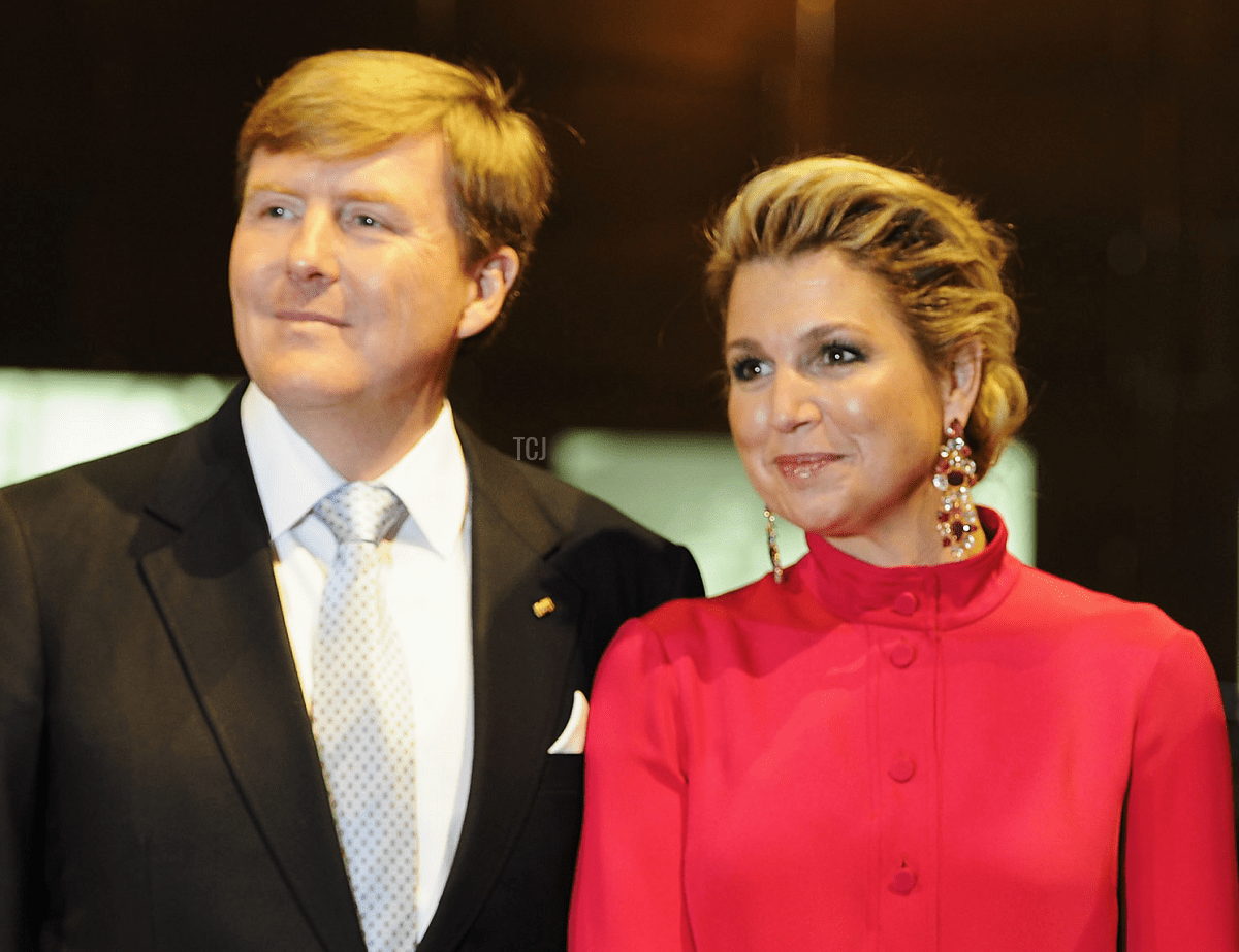 Re Willem-Alexander e Regina Maxima dei Paesi Bassi durante una visita in Baden-Wuerttemberg al Museo Mercedes-Benz il 4 giugno 2013 a Stoccarda