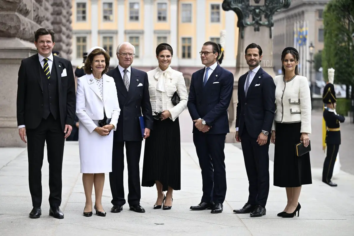 I membri della famiglia reale svedese partecipano all'apertura del parlamento svedese a Stoccolma il 12 settembre 2023 (Pontus Lundahl/TT News Agency/Alamy)