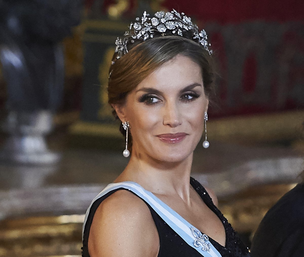 La regina Letizia di Spagna partecipa a una cena di gala per il presidente di Israele al Palazzo Reale di Madrid il 6 novembre 2017 (Jack Abuin/Zuma Press/Alamy)