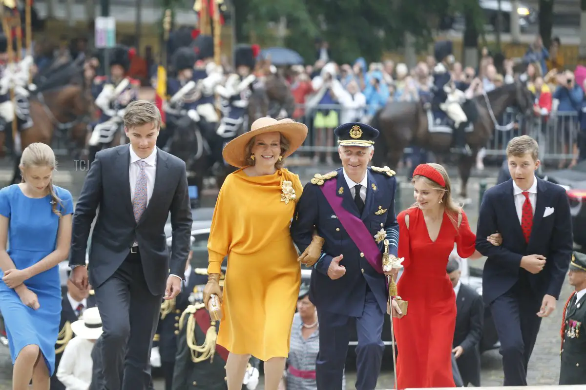 La famiglia reale del Belgio, il Principe Gabriel, la Regina Matilde del Belgio, il Re Filippo, la Principessa Ereditaria Elisabetta e il Principe Emmanuel arrivano per la messa Te Deum, in occasione della Festa Nazionale belga, presso la Cattedrale di San Michele e San Gudula a Bruxelles, il 21 luglio 2022