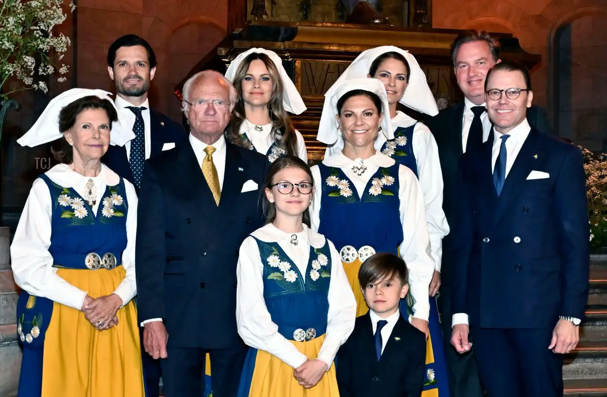 La famiglia reale svedese è presente alla ricezione per la Festa Nazionale al Museo Nordico di Stoccolma di fronte alla statua di Gustavo Vasa, 6 Giugno 2023 (Jonas Ekströmer/TT News Agency/Alamy)