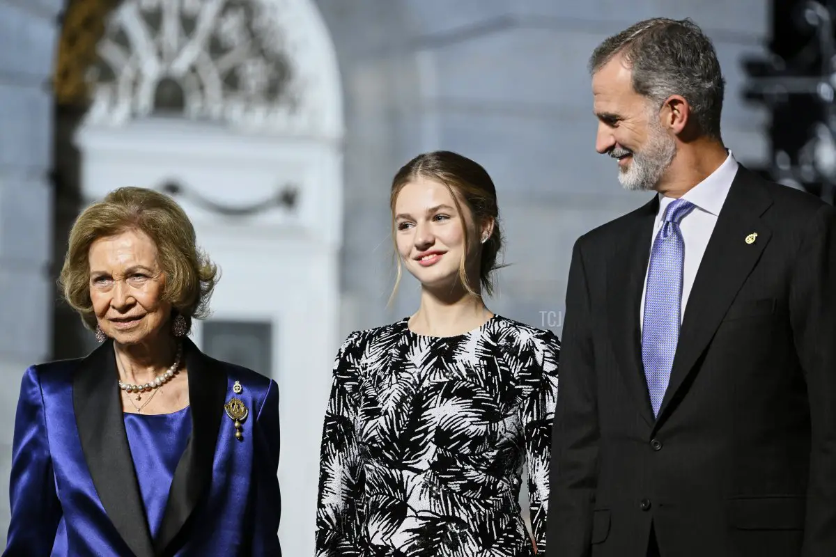 Regina Sofia di Spagna, la Principessa Leonor di Spagna e il Re Felipe VI di Spagna partecipano alla cerimonia dei Premi 'Princesa De Asturias' 2022 presso l'Arena di Oviedo il 28 ottobre 2022 in Oviedo, Spagna