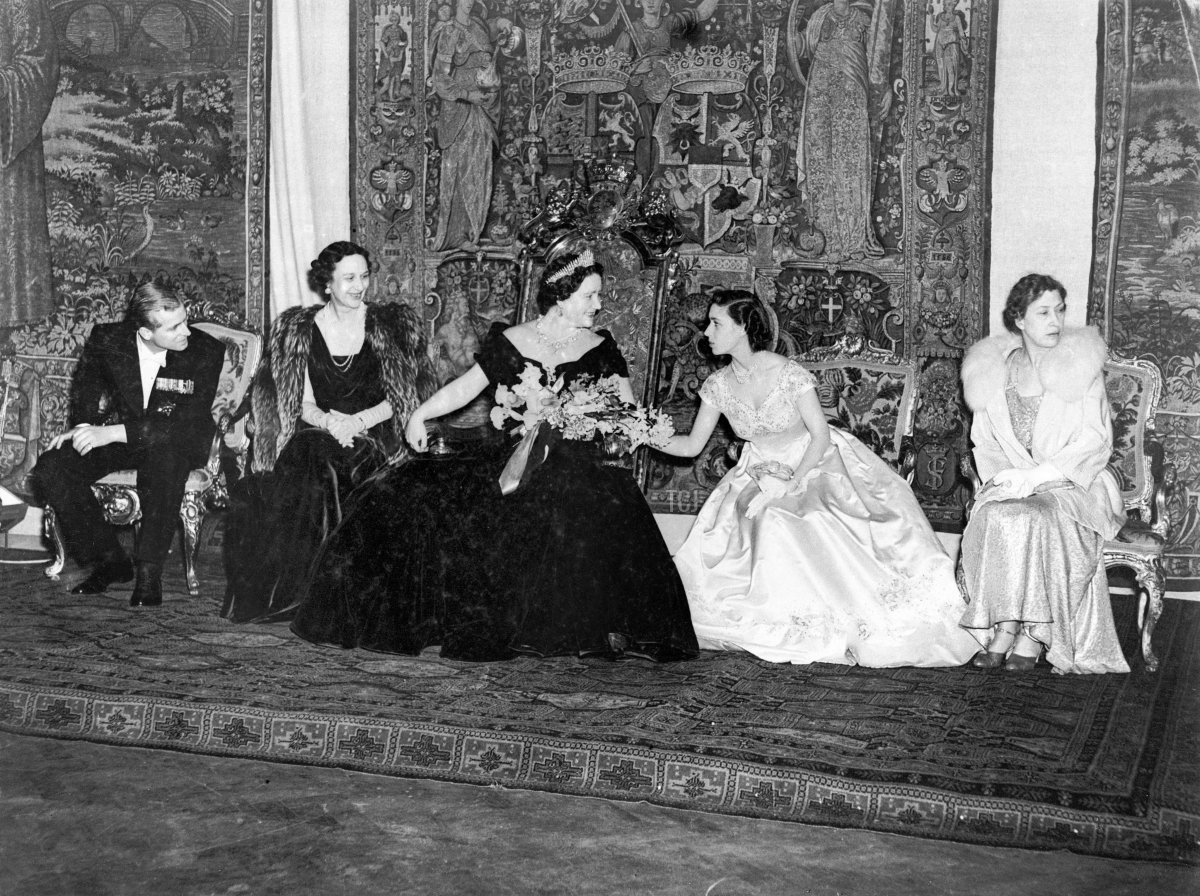 La famiglia reale partecipa alla ricezione della Società anglo-danese presso il Victoria and Albert Museum di Londra, 6 dicembre 1948