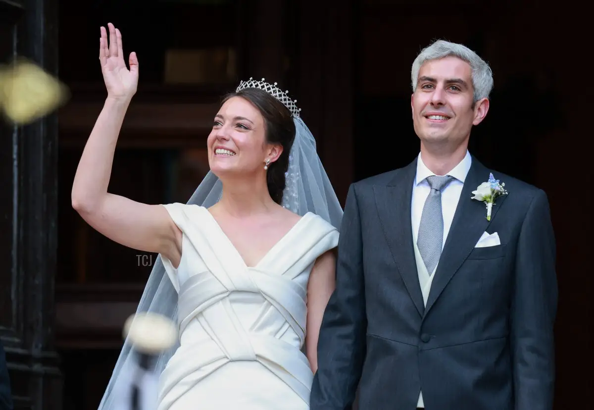 La Principessa Alexandra di Lussemburgo e Nicolas Bagory lasciano il loro matrimonio religioso il 29 aprile 2023 a Bormes-les-Mimosas, Francia (Arnold Jerocki/Getty Images)