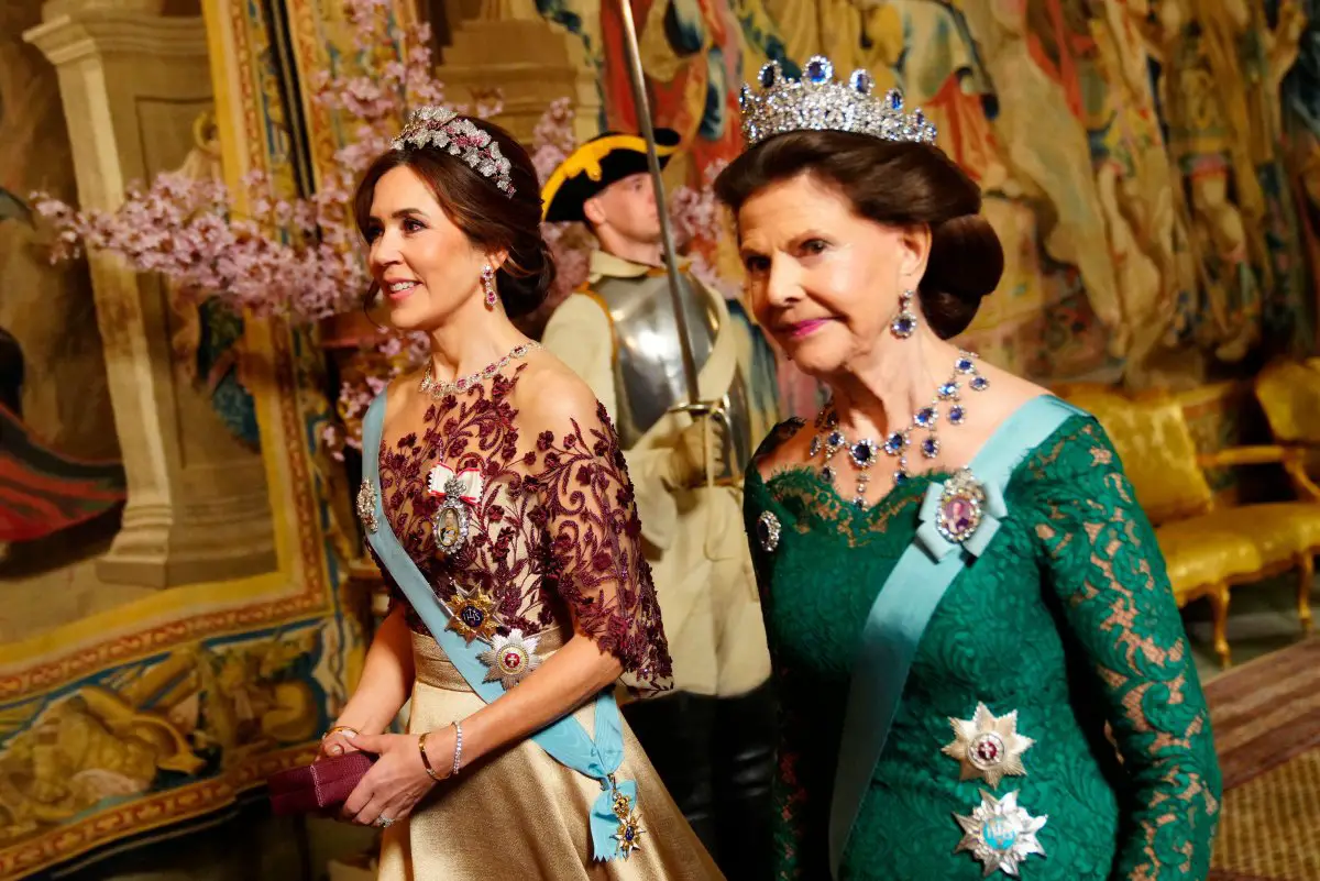 La Regina di Danimarca e la Regina di Svezia partecipano a un banchetto di stato al Palazzo Reale di Stoccolma il 6 maggio 2024 (Ida Marie Odgaard/Ritzau/Alamy)