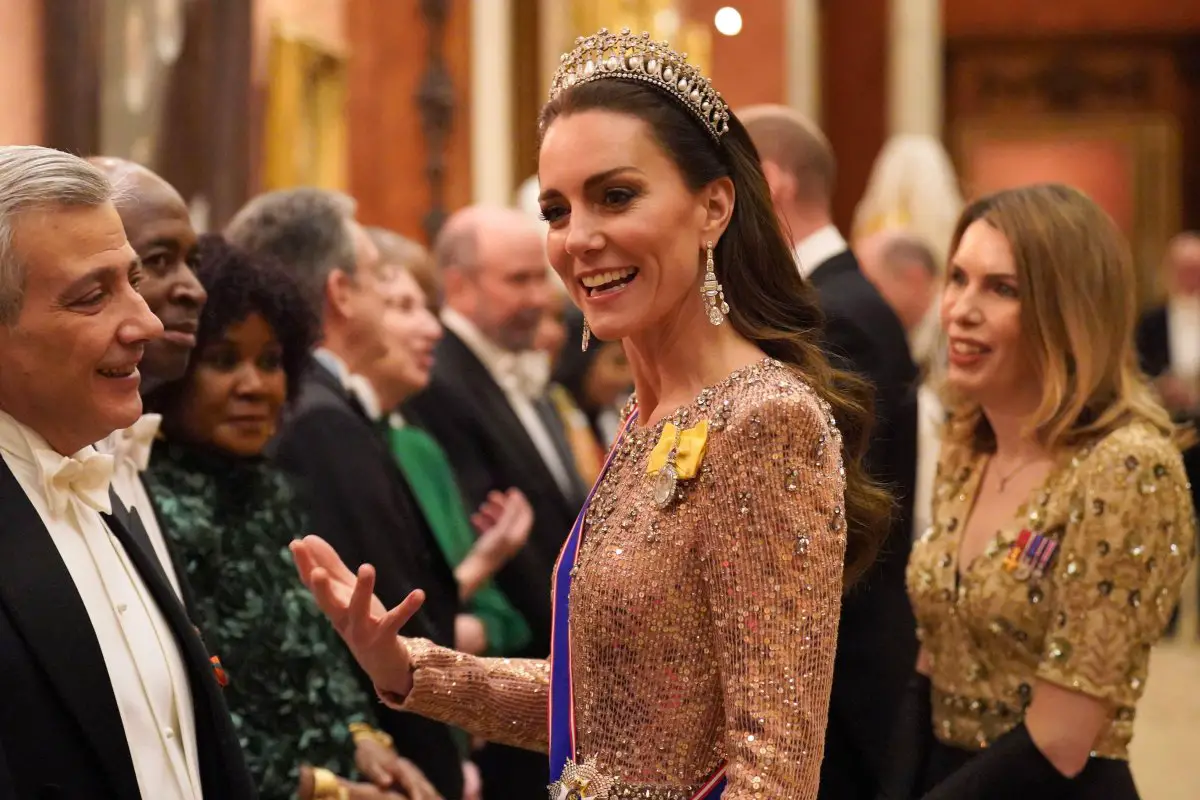 La Principessa di Galles partecipa a una ricezione serale per i membri del Corpo Diplomatico a Buckingham Palace a Londra il 5 dicembre 2023 (Jonathan Brady/PA Images/Alamy)