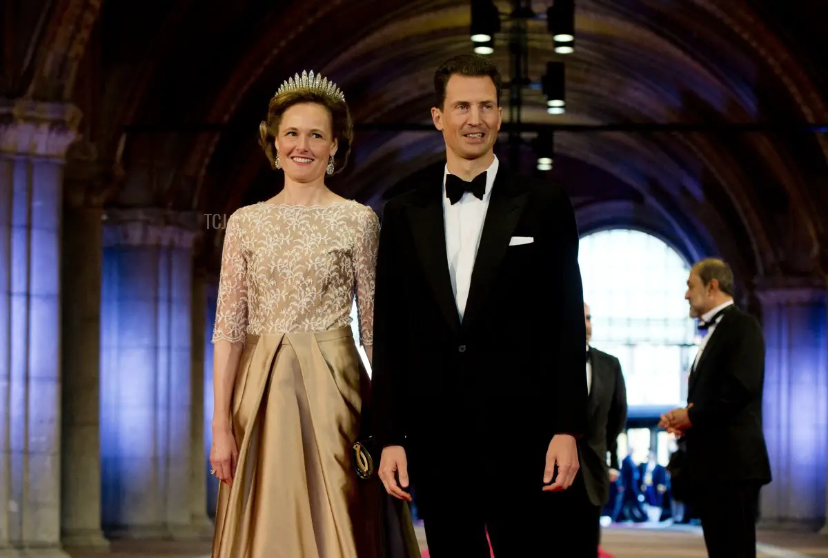 Il Principe ereditario Alois e la Principessa ereditaria Sophie del Liechtenstein arrivano il 29 aprile 2013 per partecipare a una cena al Museo Nazionale (Rijksmuseum) di Amsterdam organizzata dalla Regina Beatrix dei Paesi Bassi alla vigilia della sua abdicazione