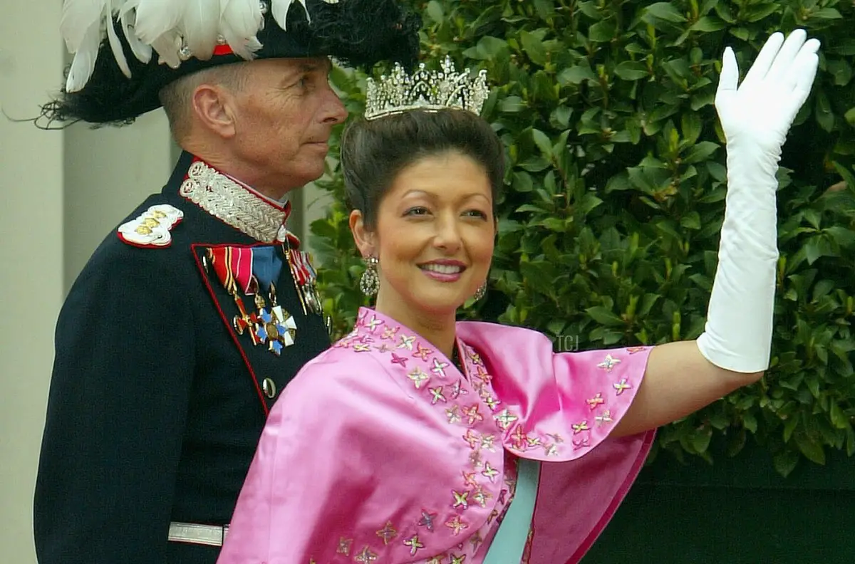 Principessa Alexandra di Danimarca arriva per partecipare al matrimonio di suo cognato, il Principe Ereditario Frederik e Mary Donaldson presso la Cattedrale di Copenhagen il 14 maggio 2004 (Pascal Le Segretain/Getty Images)