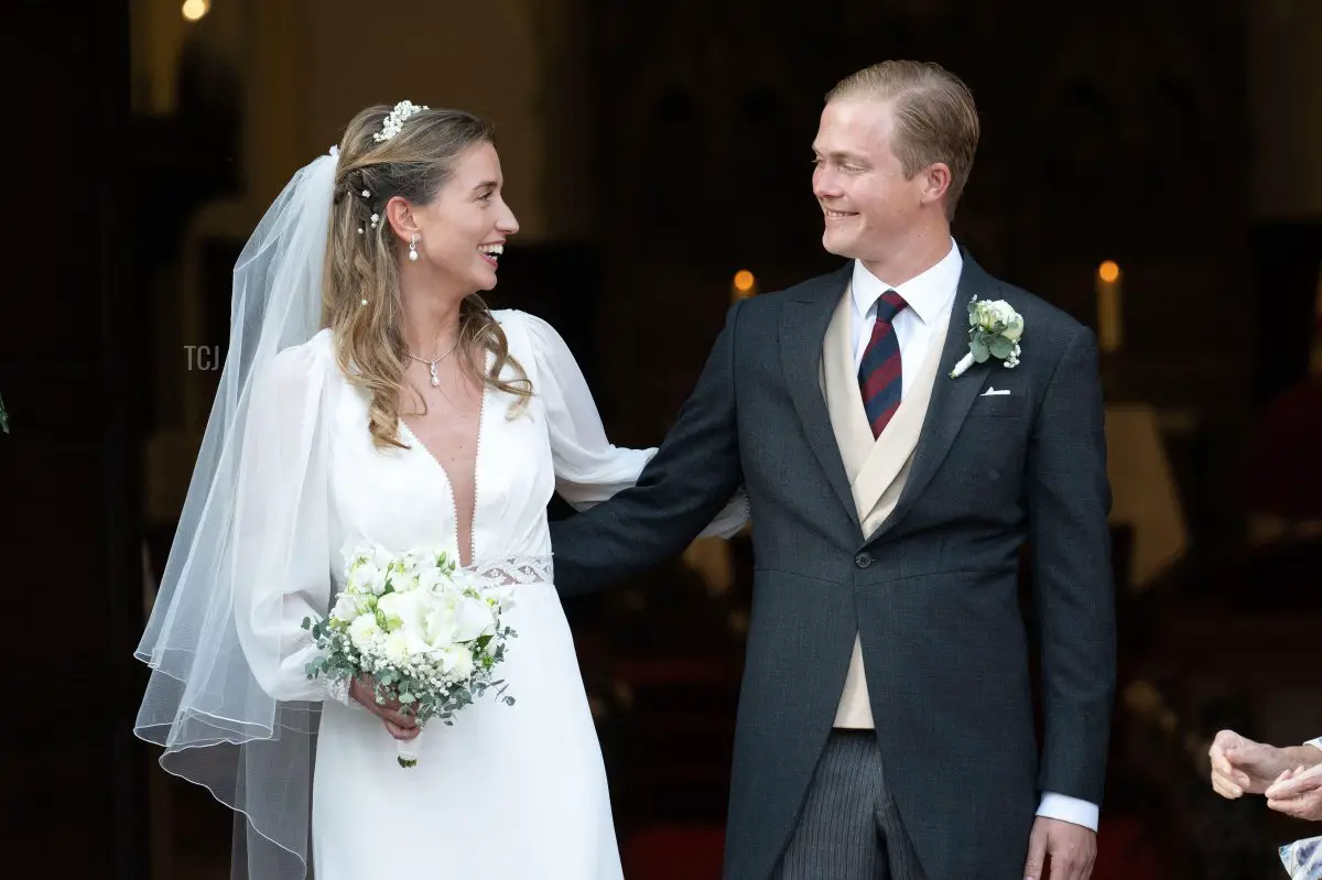 Natacha Roumiantzoff-Pachkevitch e l'Arciduca Alessandro d'Austria sono ritratti nel giorno delle loro nozze a Beloeil, Belgio, il 29 settembre 2023 (David Niviere/Abaca Press/Alamy)