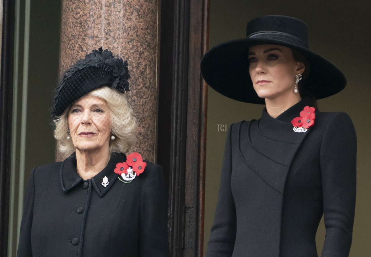 Camilla, Regina Consorte (A) e Catherine, Principessa di Galles (D) partecipano alla cerimonia di Remembrance Sunday al Cenotaph di Whitehall il 13 novembre 2022 a Londra, Inghilterra