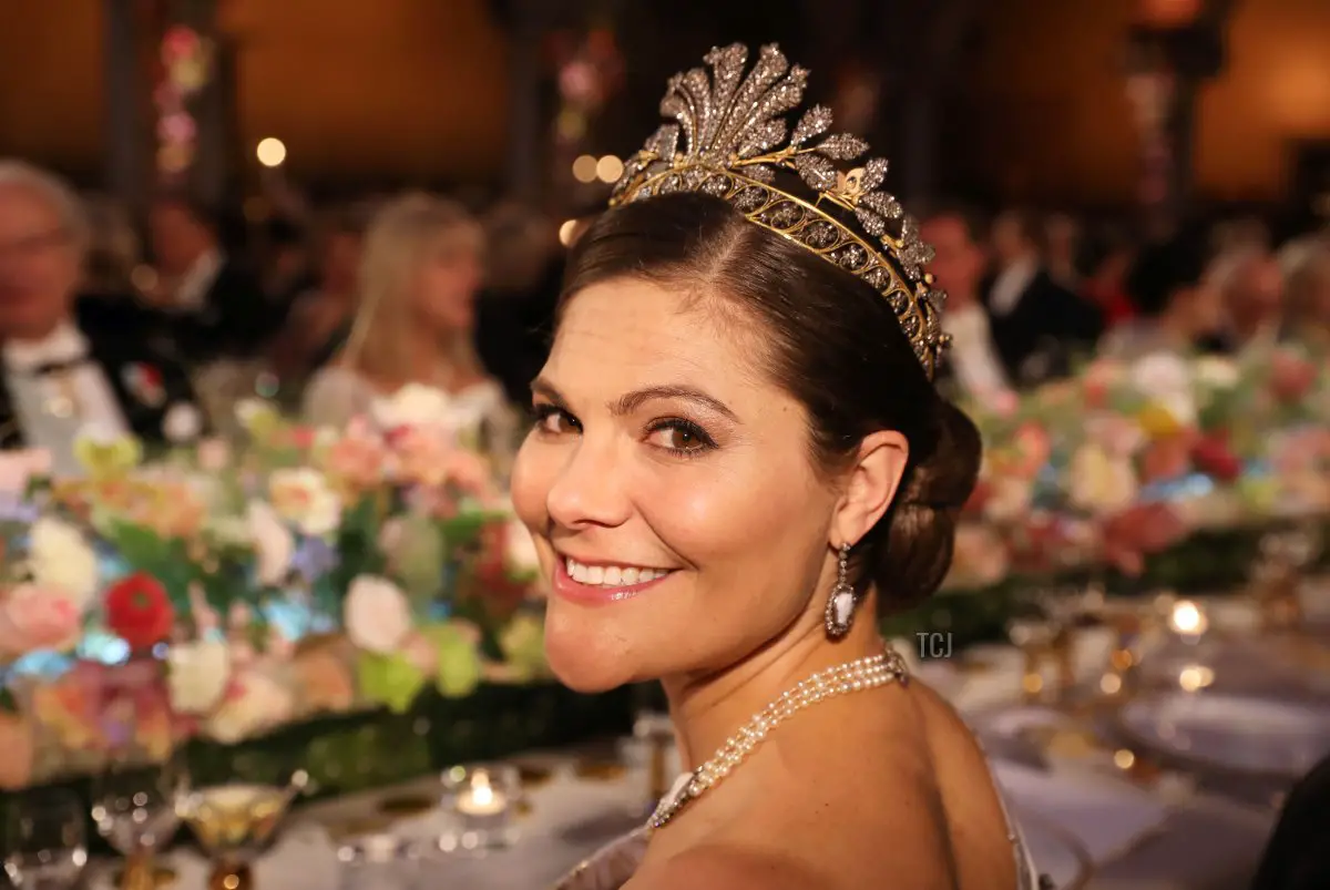 La Principessa Ereditiera Victoria di Svezia partecipa al banchetto del Premio Nobel a Stoccolma il 10 dicembre 2016 (SOREN ANDERSSON/AFP via Getty Images)