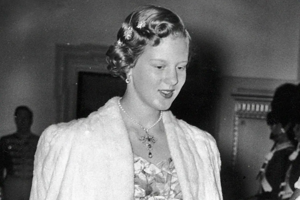 La Principessa Margrethe di Danimarca partecipa a una cena di Stato in onore del Presidente della Finlandia a Copenaghen il 3 settembre 1957 (Christensen Tage/Ritzau/Alamy)