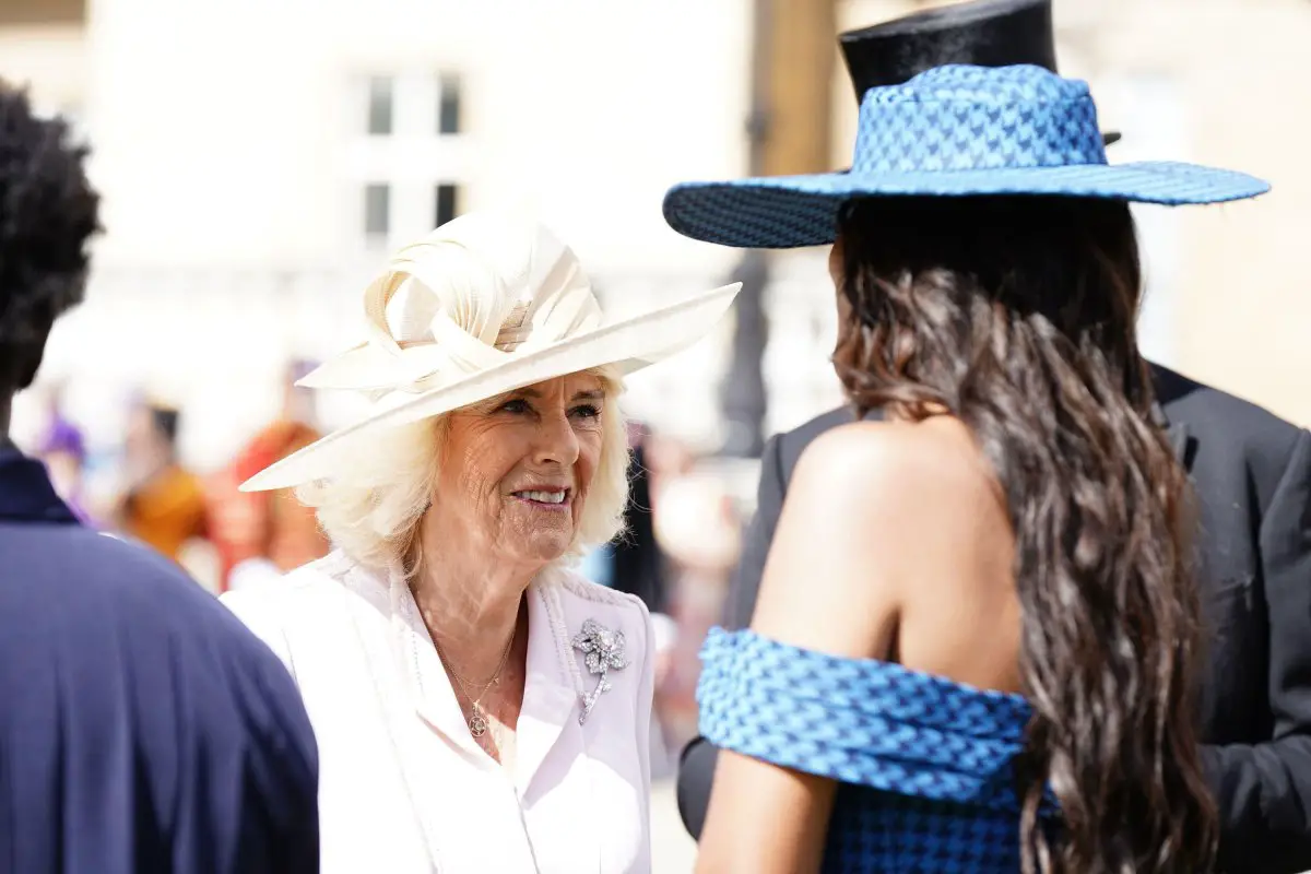 La Regina Camilla del Regno Unito partecipa a una festa in giardino presso Buckingham Palace a Londra il 15 maggio 2024 (Aaron Chown/PA Images/Alamy)