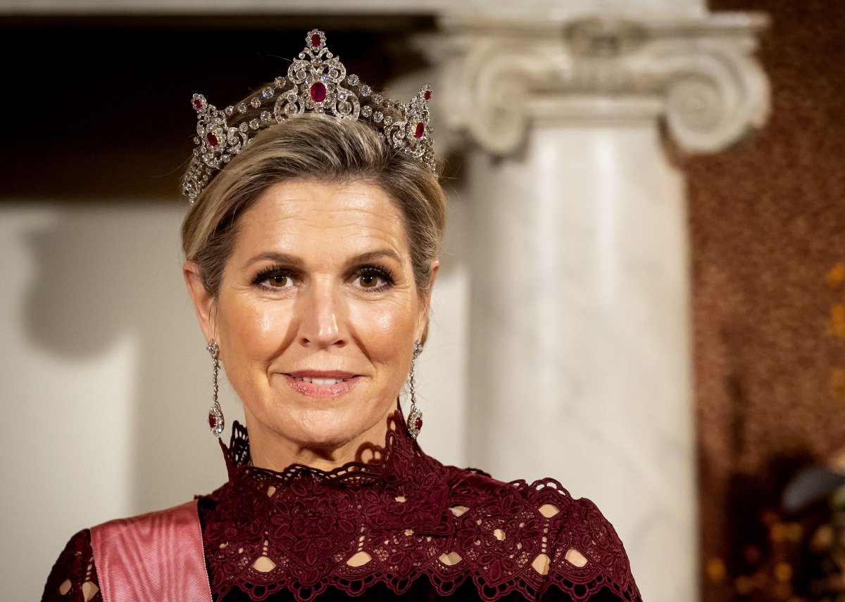 La Regina Maxima dei Paesi Bassi partecipa a un banchetto di stato in onore del Presidente in visita della Corea del Sud al Palazzo Reale di Amsterdam il 12 dicembre 2023 (KOEN VAN WEEL/ANP/Alamy)