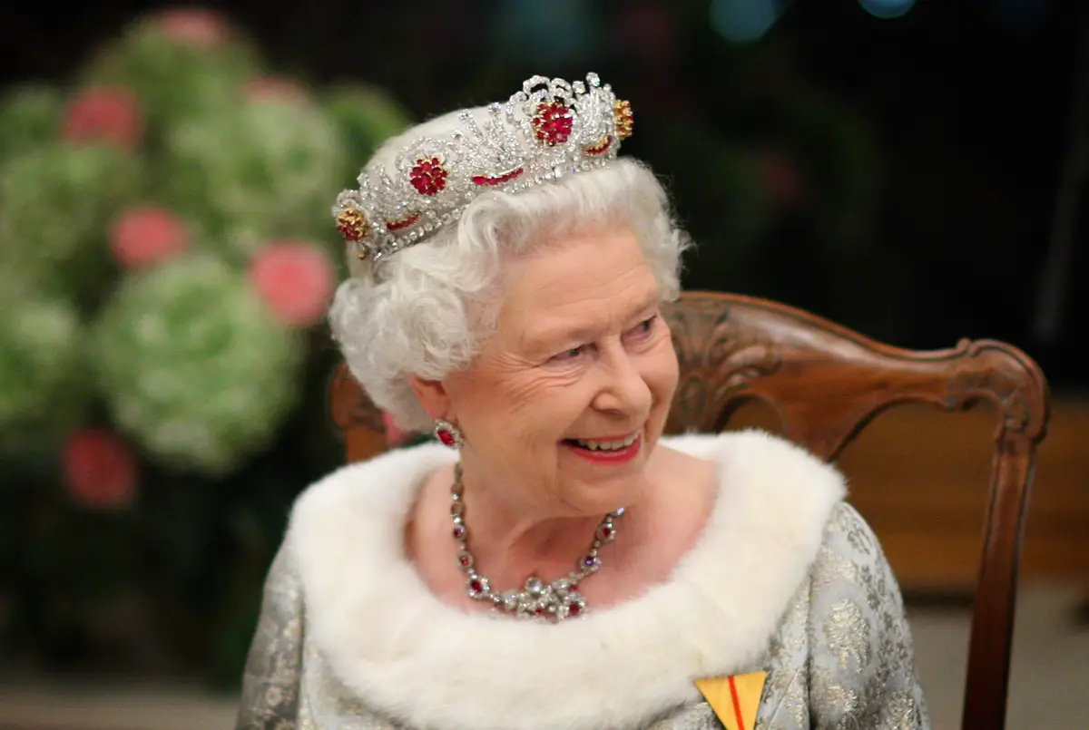 La Regina Elisabetta durante una cena ufficiale con il Presidente sloveno al Castello di Brdo il 21 ottobre 2008 (Chris Jackson/Getty Images)