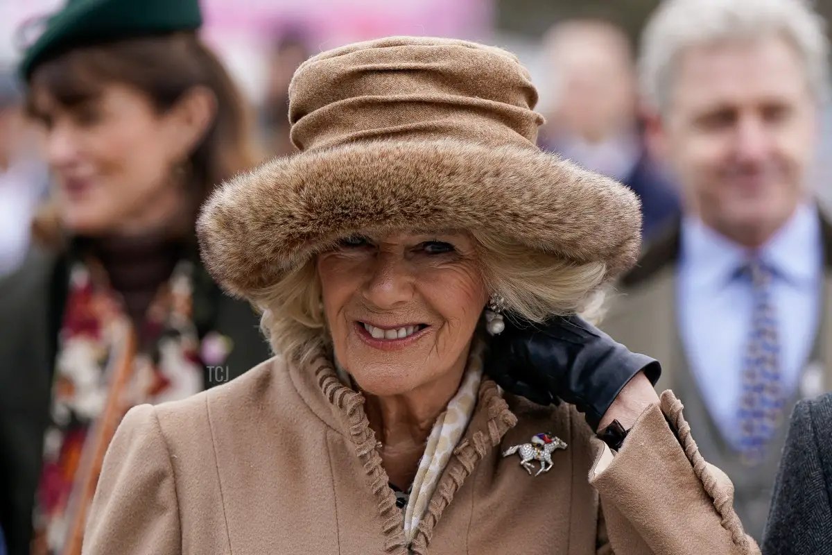 Regina Camilla arriva sulla pista durante la seconda giornata del Cheltenham Festival 2023 all'ippodromo di Cheltenham il 15 marzo 2023 a Cheltenham, Inghilterra (Alan Crowhurst/Getty Images)