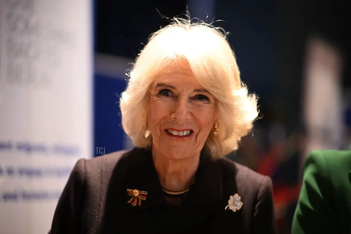 La regina Camilla visita il centro comunitario Refugio House, un luogo d'incontro per i locali e i nuovi residenti di Berlino, inclusi i rifugiati, il 30 marzo 2023 (BRITTA PEDERSEN/POOL/AFP via Getty Images)