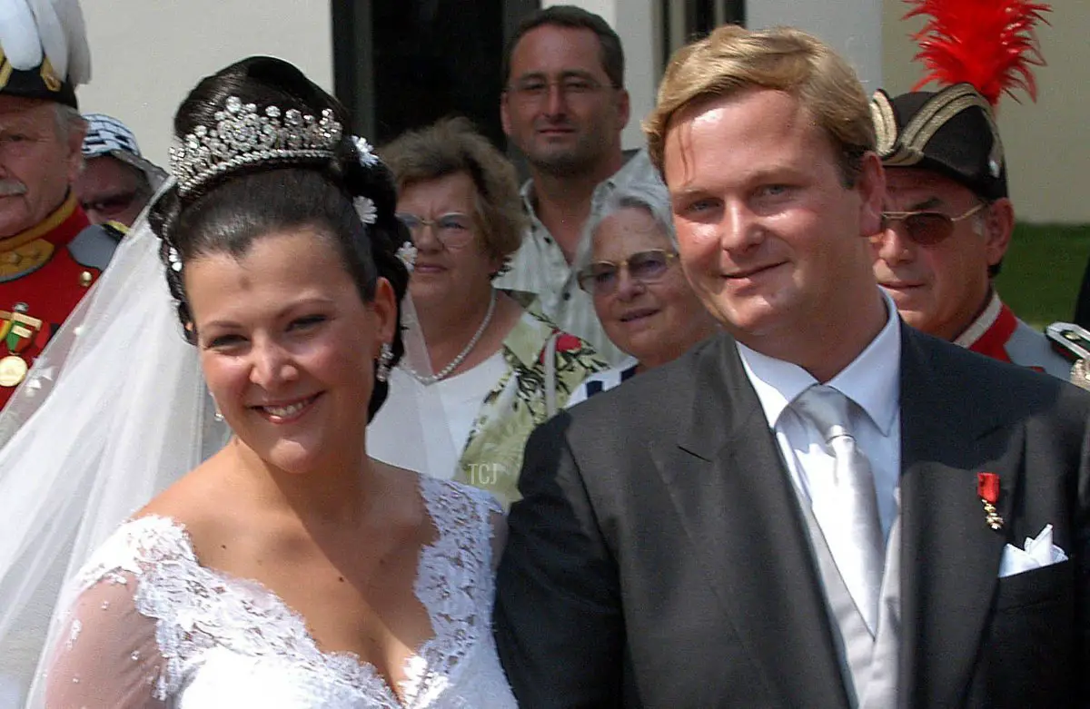 Duchess Fleur of Württemberg and Count Moritz von Goëss are pictured on their wedding day, August 9, 2003 (DPA Picture Alliance/Alamy)