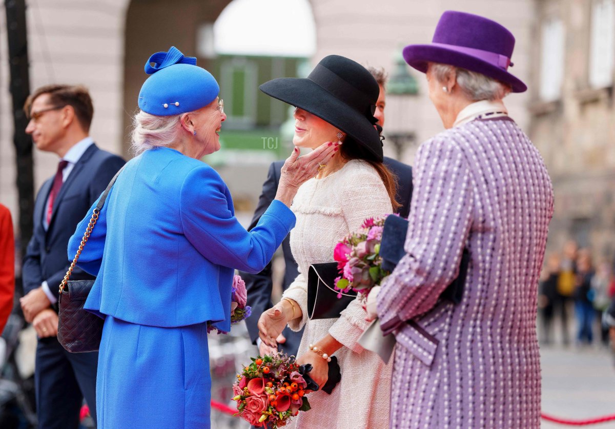 La Regina Margherita II, il Principe Ereditario Frederik, la Principessa ereditaria Mary e la Principessa Benedikte di Danimarca partecipano all'apertura del parlamento al Palazzo Christiansborg a Copenaghen il 3 ottobre 2023 (LISELOTTE SABROE/Ritzau Scanpix/AFP via Getty Images)